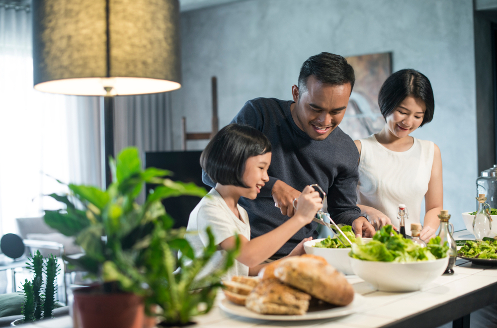 A young family prepares dinner together