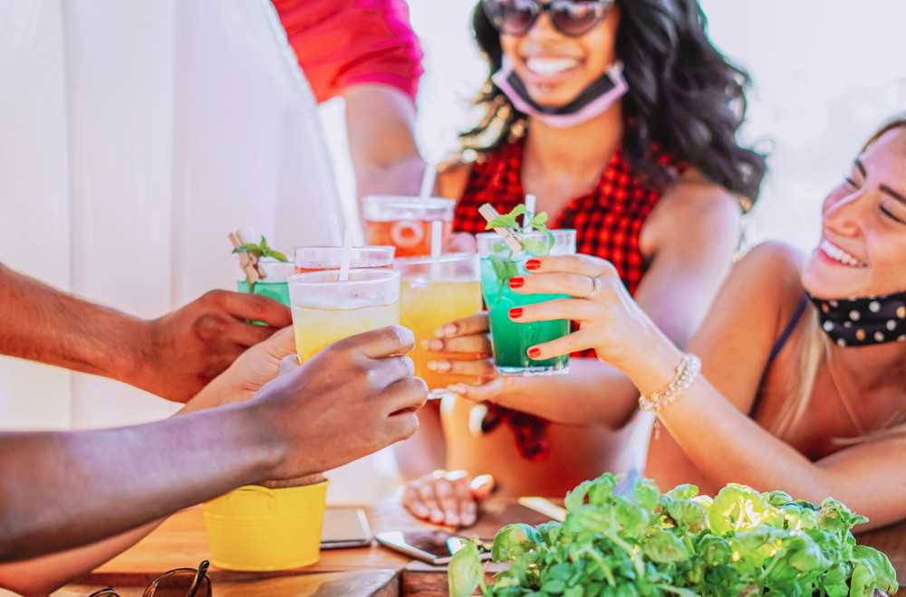 Friends with type 1 diabetes toast to summer, friendship and happy gatherings.