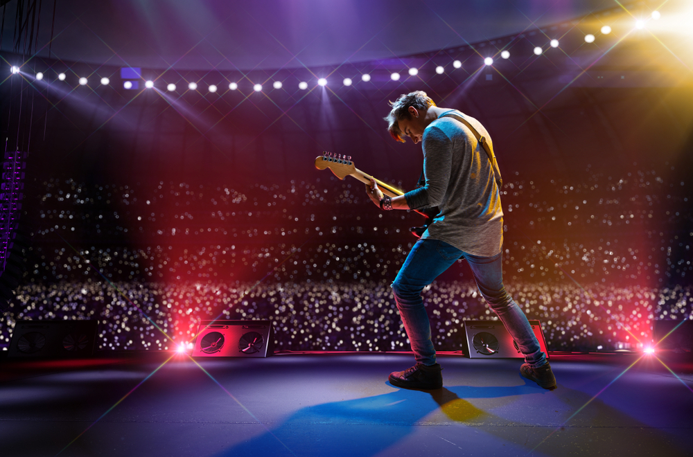 A celebrity musician with type 1 diabetes performs on stage.