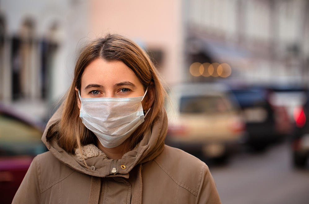 A woman with T1D wears a face mask in a public space