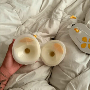 Medela Pump In Style Hands-Free Double Electric Breast Pump with Max Flow Technology